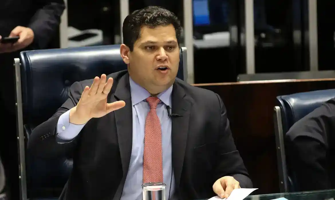 Imagem de Alcolumbre reafirma que não há prazo para análise de pedidos de impeachment de ministros do STF