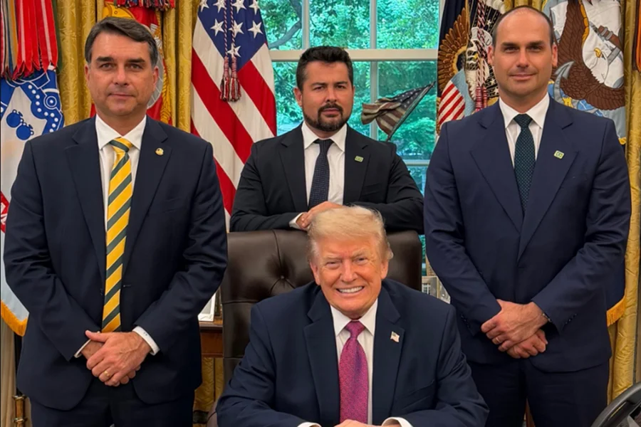 Imagem de Eduardo Bolsonaro agradece recepção de Trump e nega relação com tarifa dos EUA ao Brasil