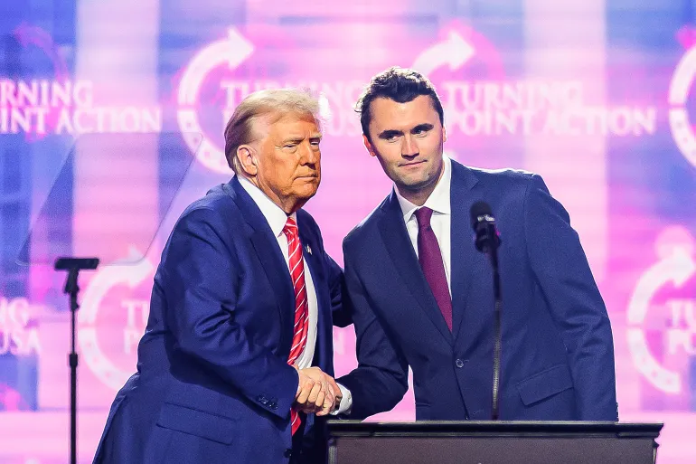 Imagem de Pai do suspeito de matar Charlie Kirk o entregou à polícia, afirma Trump