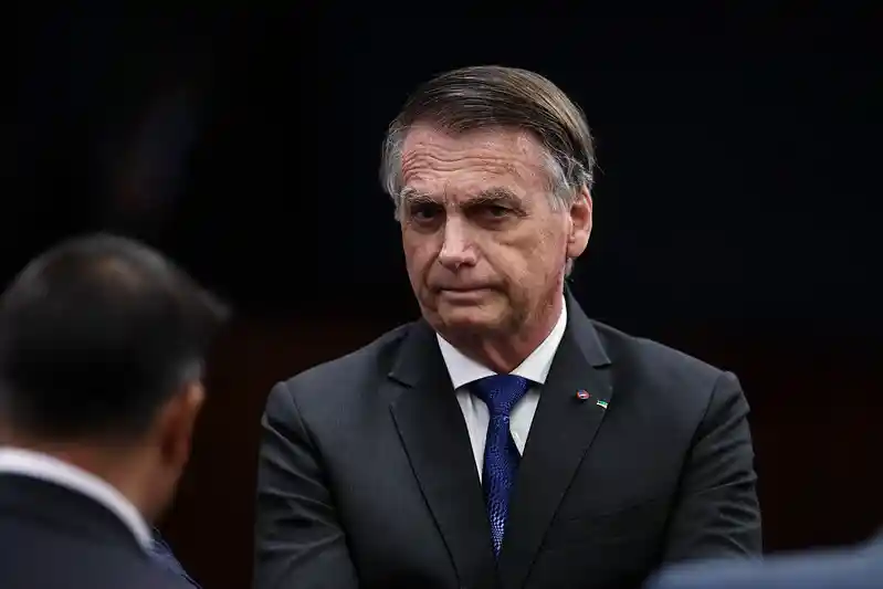 Imagem de Defesa de Bolsonaro entrega armas à Polícia Federal após decisão de Moraes