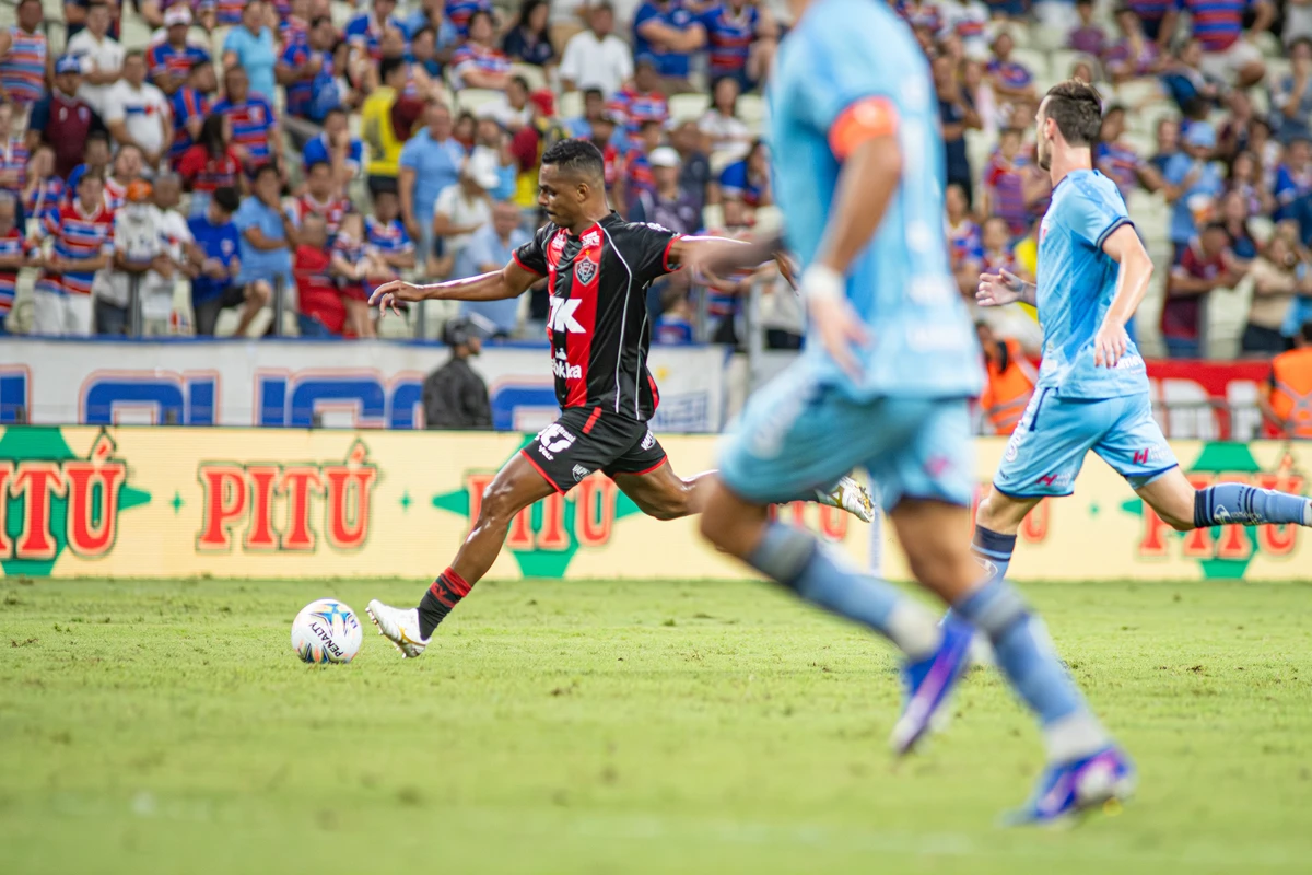 Imagem de Vitória vence Fortaleza fora de casa e larga na frente na final da Copa do Nordeste
