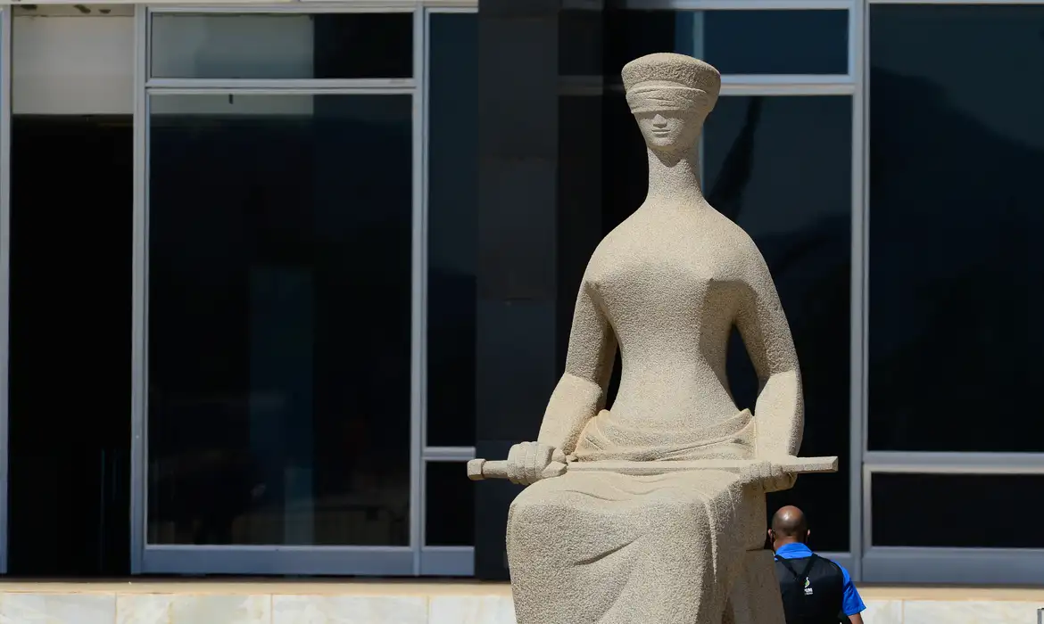 Imagem de STF mantém pagamentos extras a magistrados