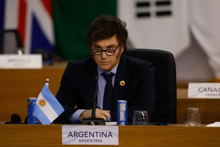 Imagem de Milei aceita derrota nas eleições da província de Buenos Aires