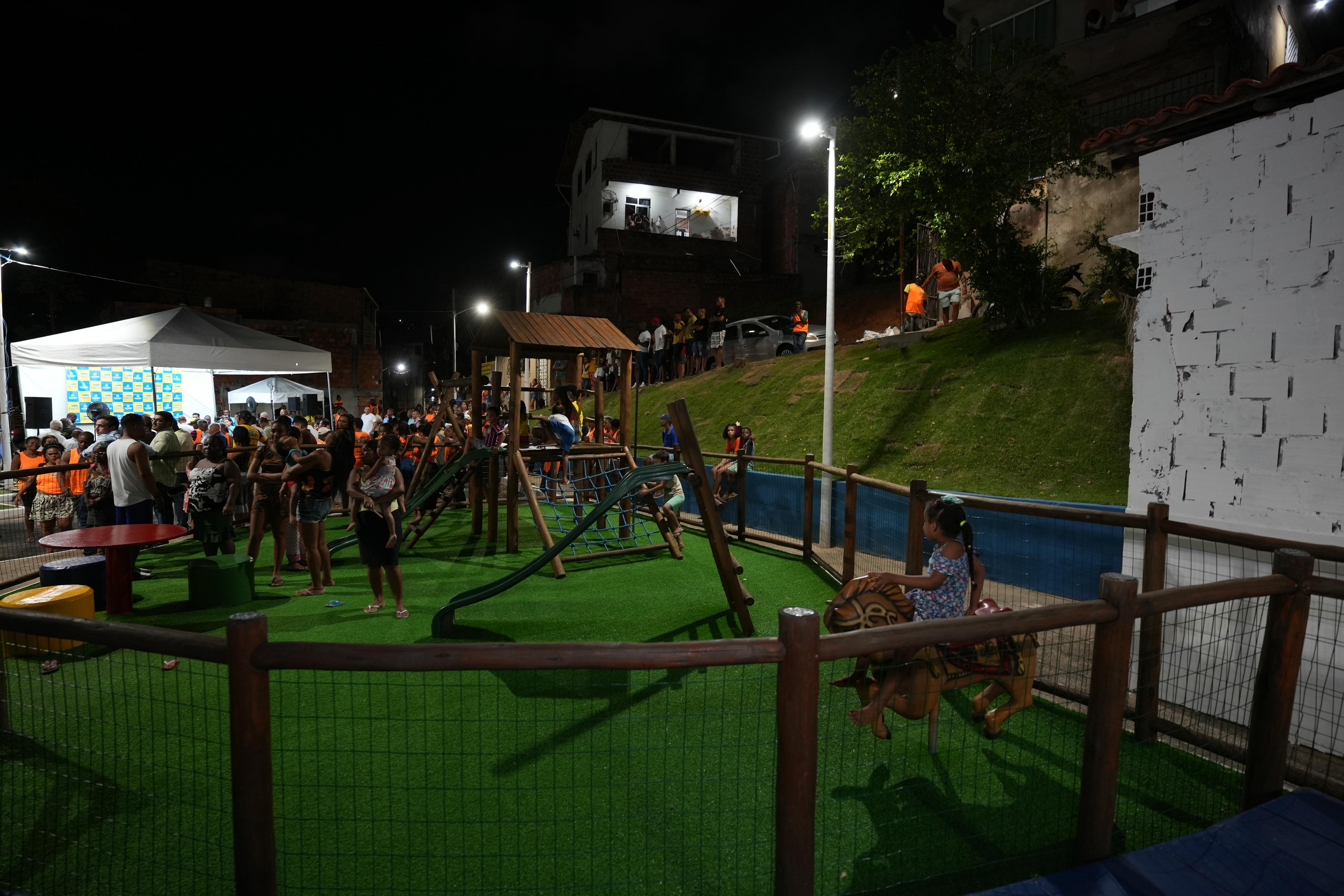 Imagem de Prefeitura entrega praça e campo de grama sintética em Luiz Anselmo com investimentos de quase R$ 1,4 milhão