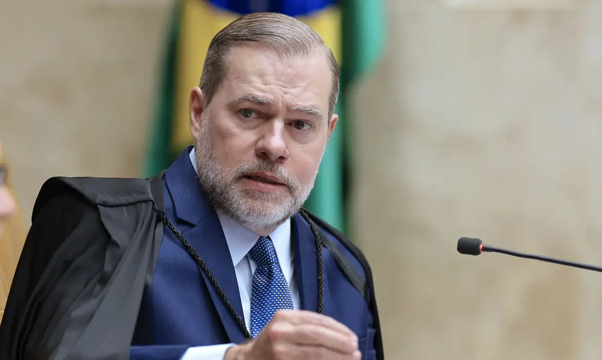 Imagem de Toffoli exalta Moraes e diz que Brasil “deve muito” ao ministro