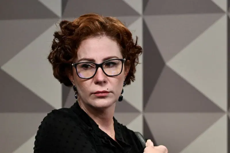 Imagem de Zambelli diz estar “feliz” ao se entregar na Itália e afirma que não cumprirá pena no Brasil