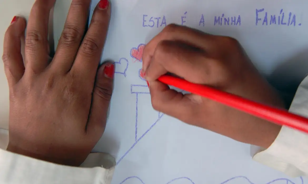 Imagem de Brasil soma 8,4 milhões de pessoas sem alfabetização