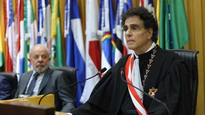 Vieira de Mello Filho assumiu como ministro do TST em janeiro de 2006. Ele foi indicado em dezembro de 2005 por Lula