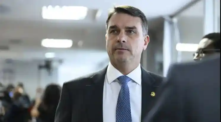 Imagem de Flávio nega atuação para empresa ligada a Vorcaro e contesta emissão de notas fiscais