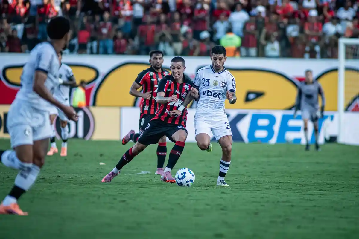 Imagem de Vitória joga bem, mas empata com o Botafogo e segue na luta para escapar do Z4