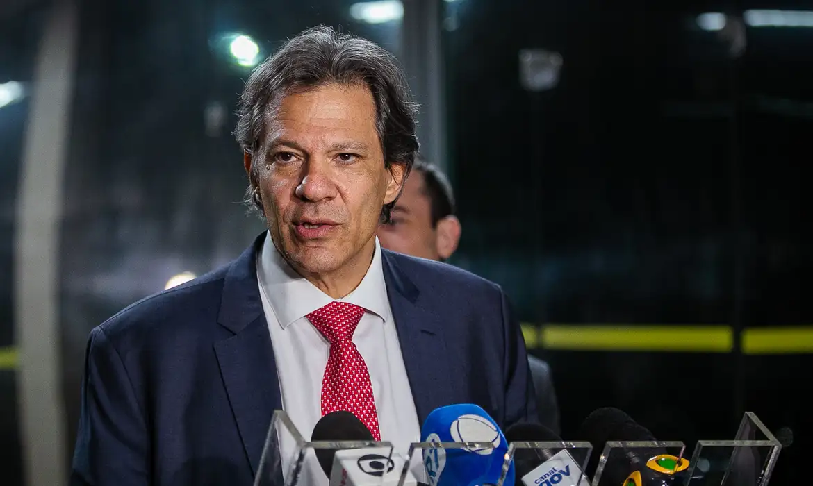 Haddad diz que está em contato com o Tesouro dos EUA para marcar uma reunião, mas que não ocorrerá antes de sexta (1º)