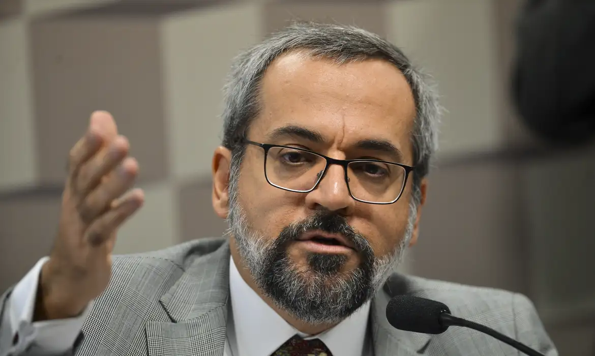 Imagem de Justiça arquiva ação de Weintraub contra Boulos e reacende debate sobre impunidade na política