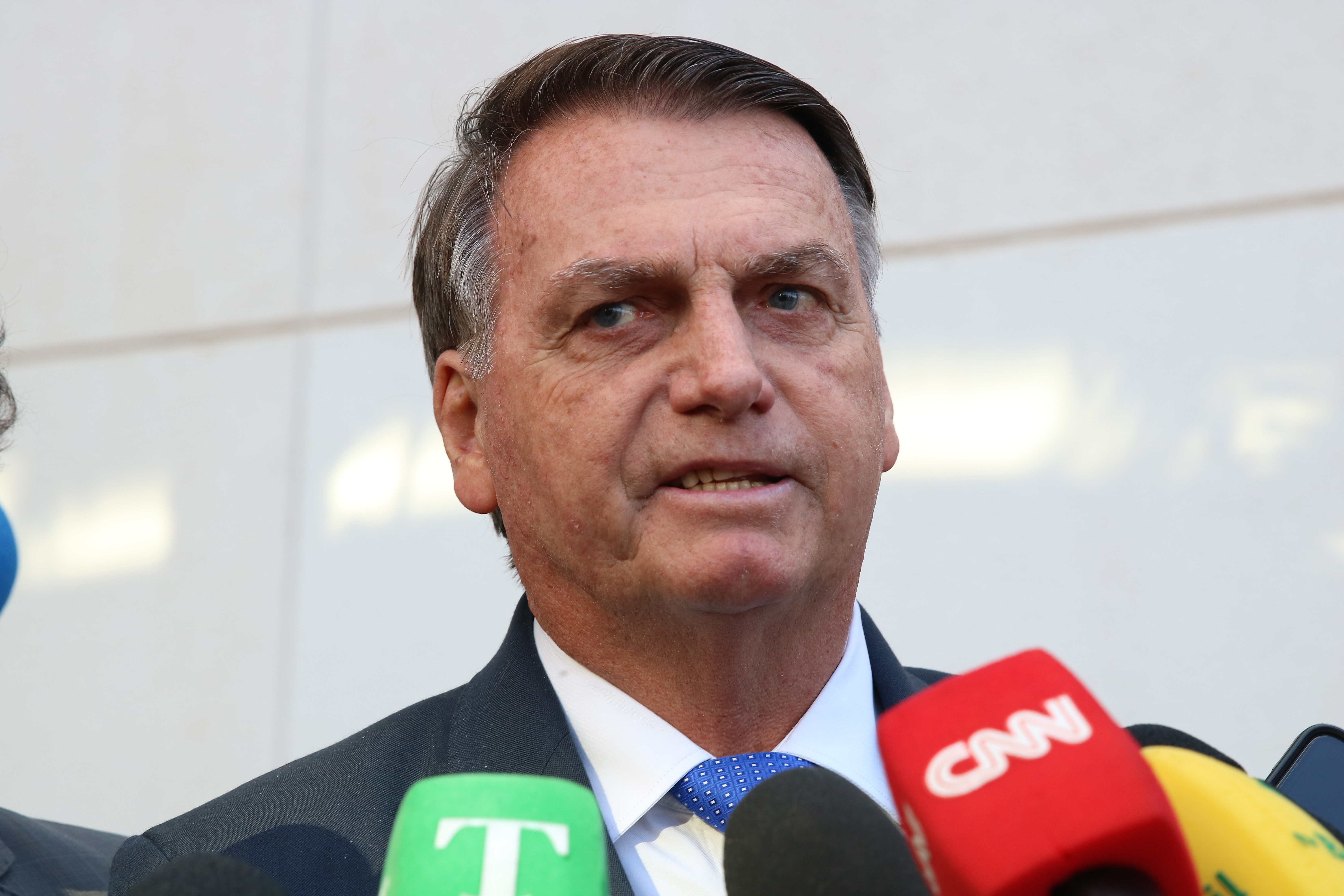 Imagem de Moraes exige identificação de técnicos para manutenção em casa de Bolsonaro