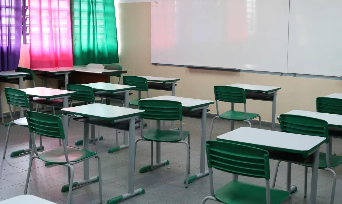Imagem de Crise no MEC: alunos da rede pública terão só dois livros didáticos em 2026