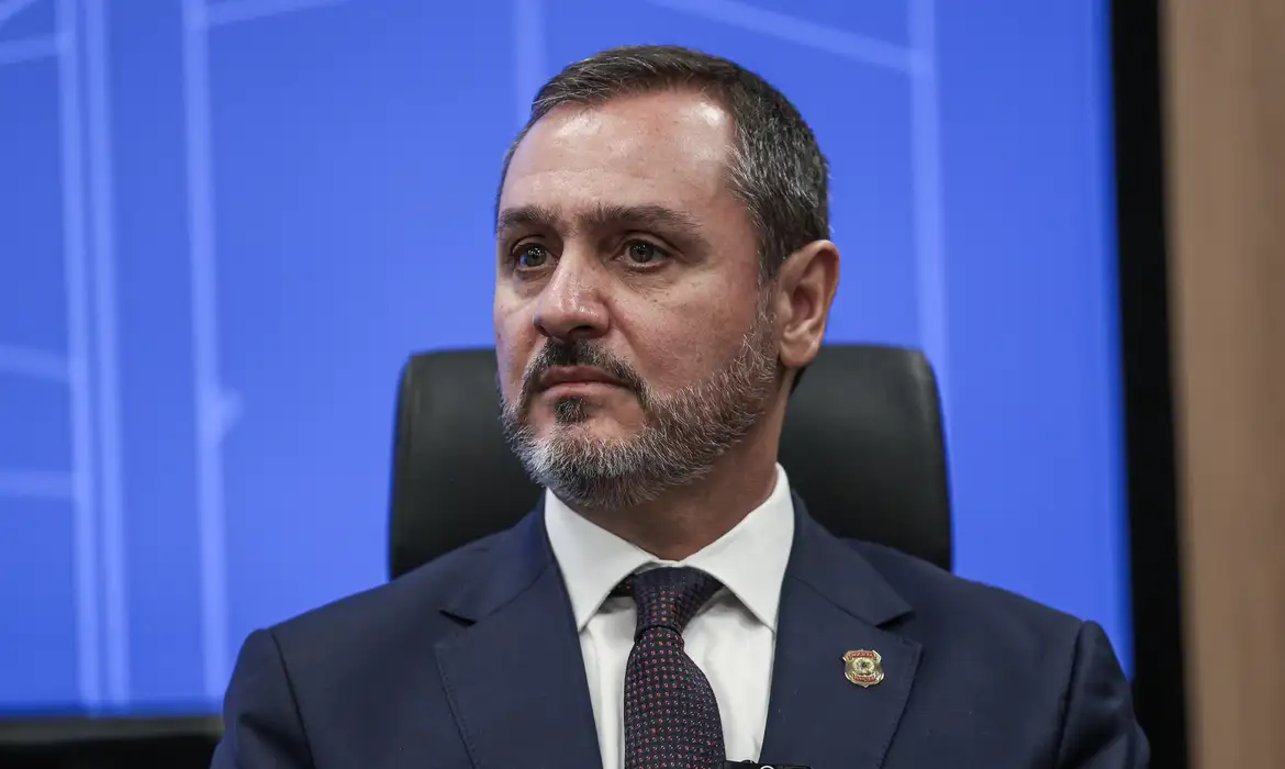 Imagem de Delegados da PF contestam afastamento de diretor-geral e pedem análise pelo plenário do STF