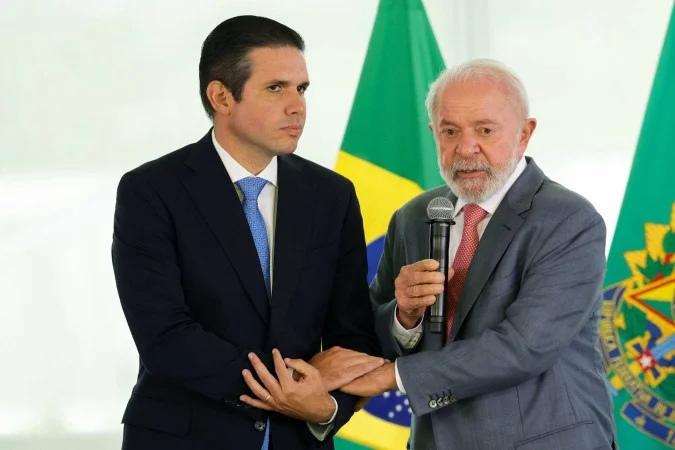 Imagem de Aproximação de Hugo Motta com Lula gera resistência no PL para eleição da Câmara