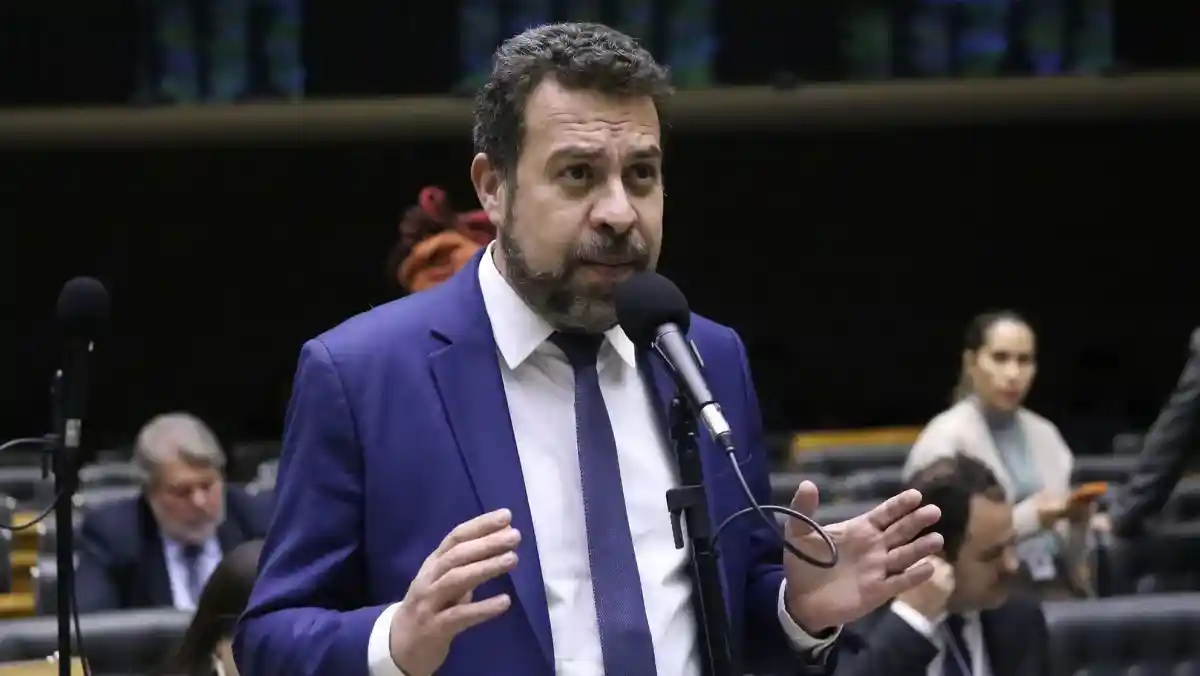 Imagem de Boulos mobiliza apoiadores para rebater Flávio Bolsonaro após tarifa dos EUA
