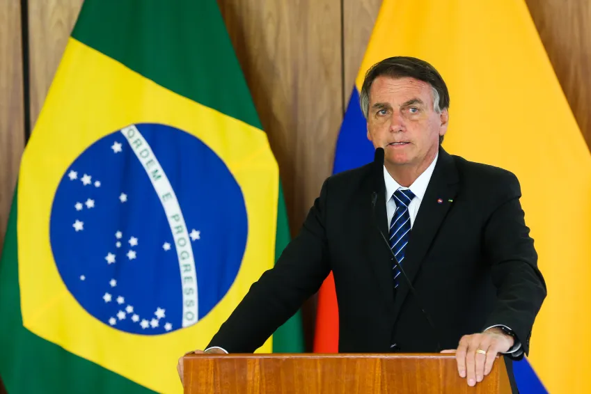 Imagem de Moraes e Dino votam para manter condenação de Bolsonaro e reacendem debate sobre parcialidade no STF