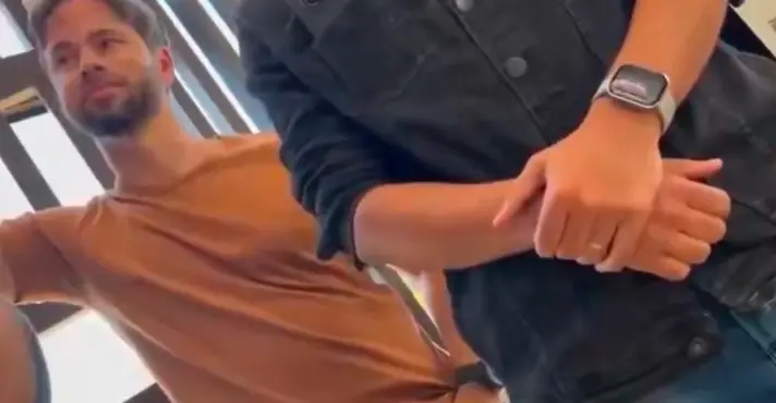 Imagem de PF aborda morador por faixa contra Lula