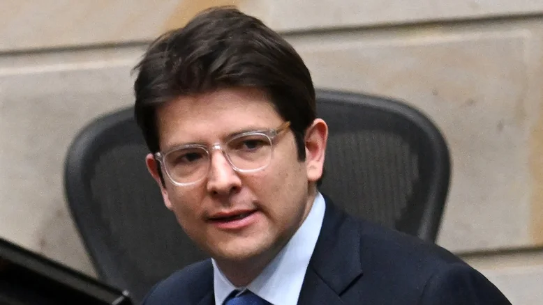 Imagem de Morre Miguel Uribe, senador e pré-candidato à presidência da Colômbia baleado em comício