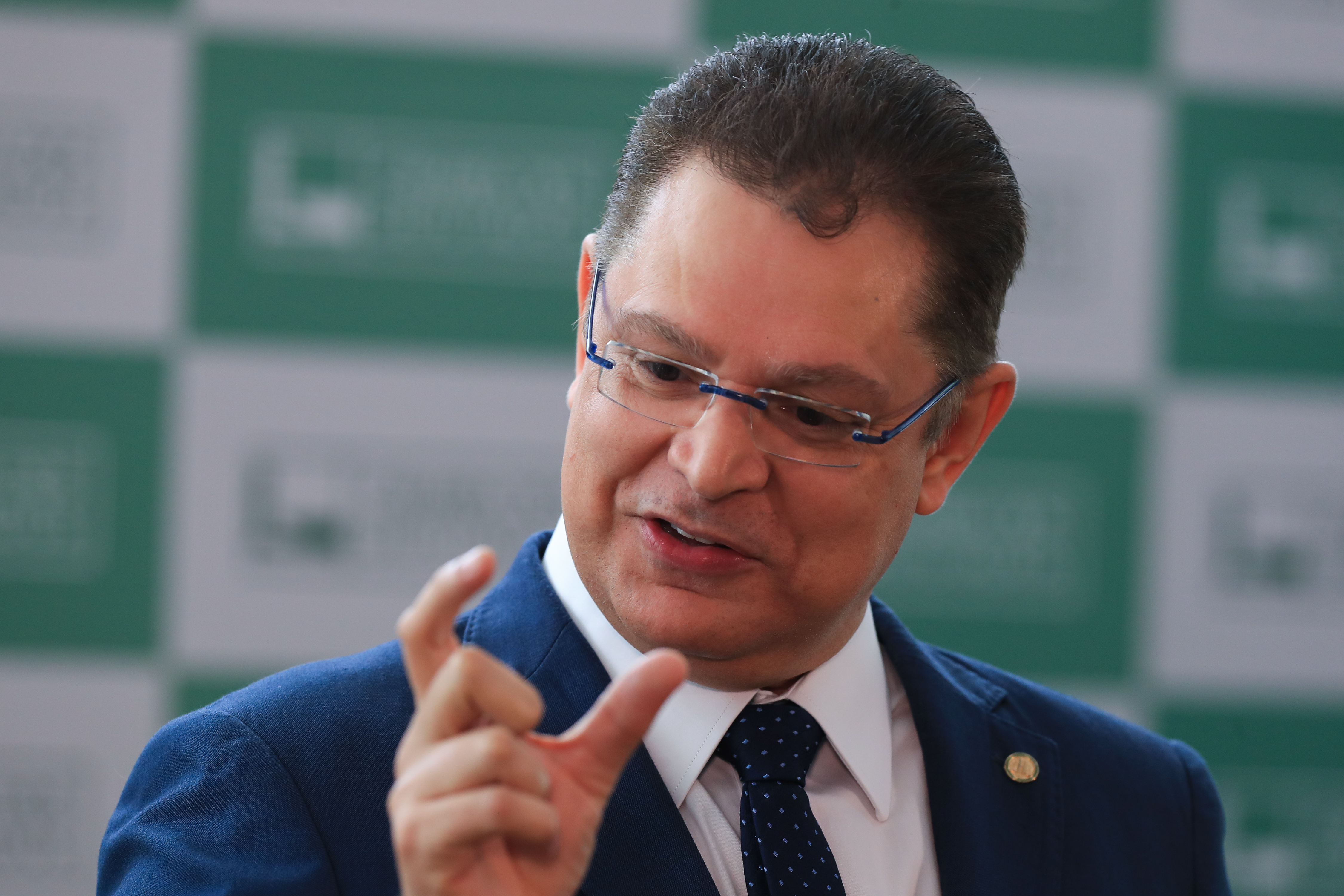 Imagem de Lideranças reagem e falam em “usurpação” após Moraes cassar Carla Zambelli e enfrentar decisão da Câmara