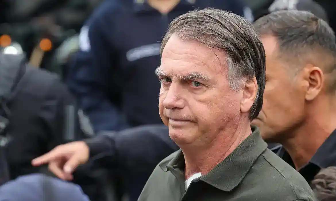 Imagem de PF pede que Moraes decida destino de armas apreendidas de Bolsonaro