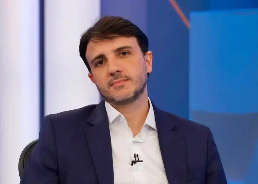 Imagem de Renan Santos questiona restrições do TSE e cita protestos contra Toffoli