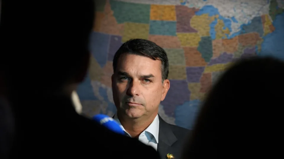 Imagem de Empate técnico com Flávio Bolsonaro força Lula a mudar estratégia e elevar tom da campanha