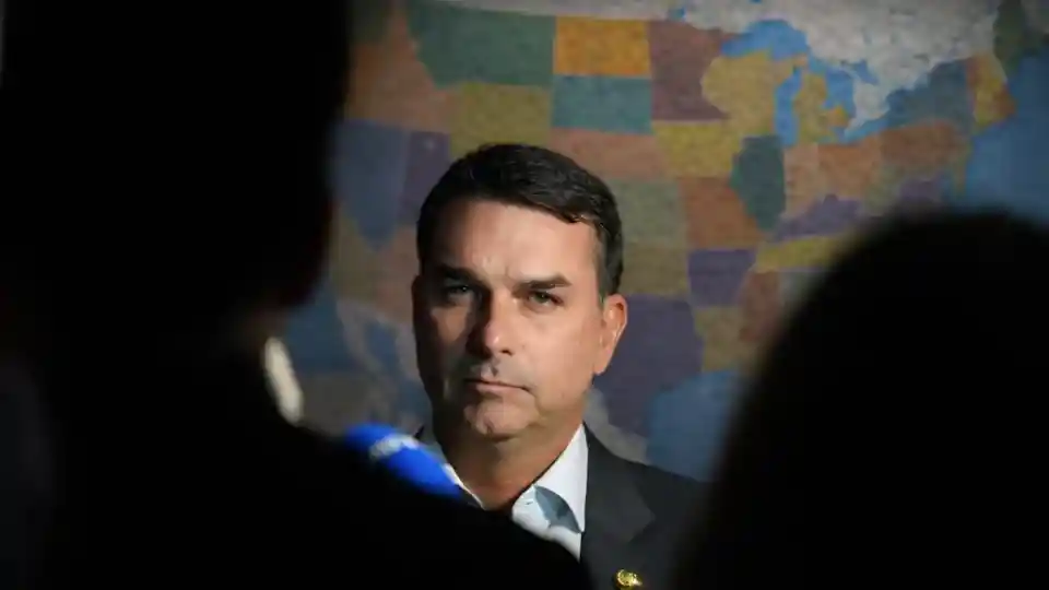 Imagem de Empate técnico com Flávio Bolsonaro força Lula a mudar estratégia e elevar tom da campanha