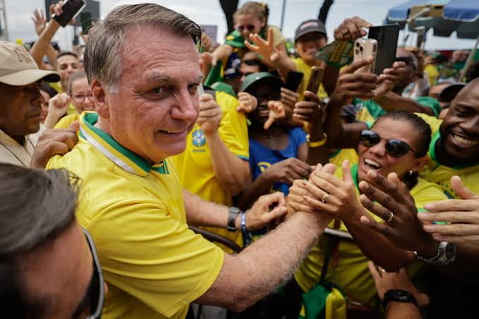 Imagem de CONSEQUÊNCIA DA FACADA: Médicos informam que Bolsonaro ficará um mês em total repouso
