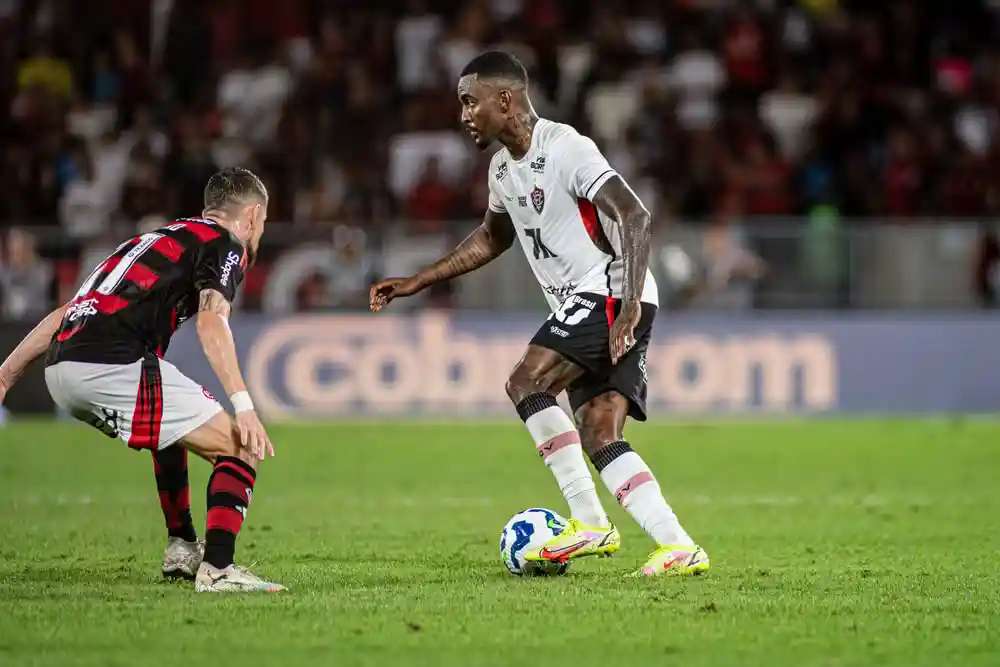 Imagem de Flamengo aplica maior goleada da era dos pontos corridos: 8 a 0 sobre o Vitória no Maracanã