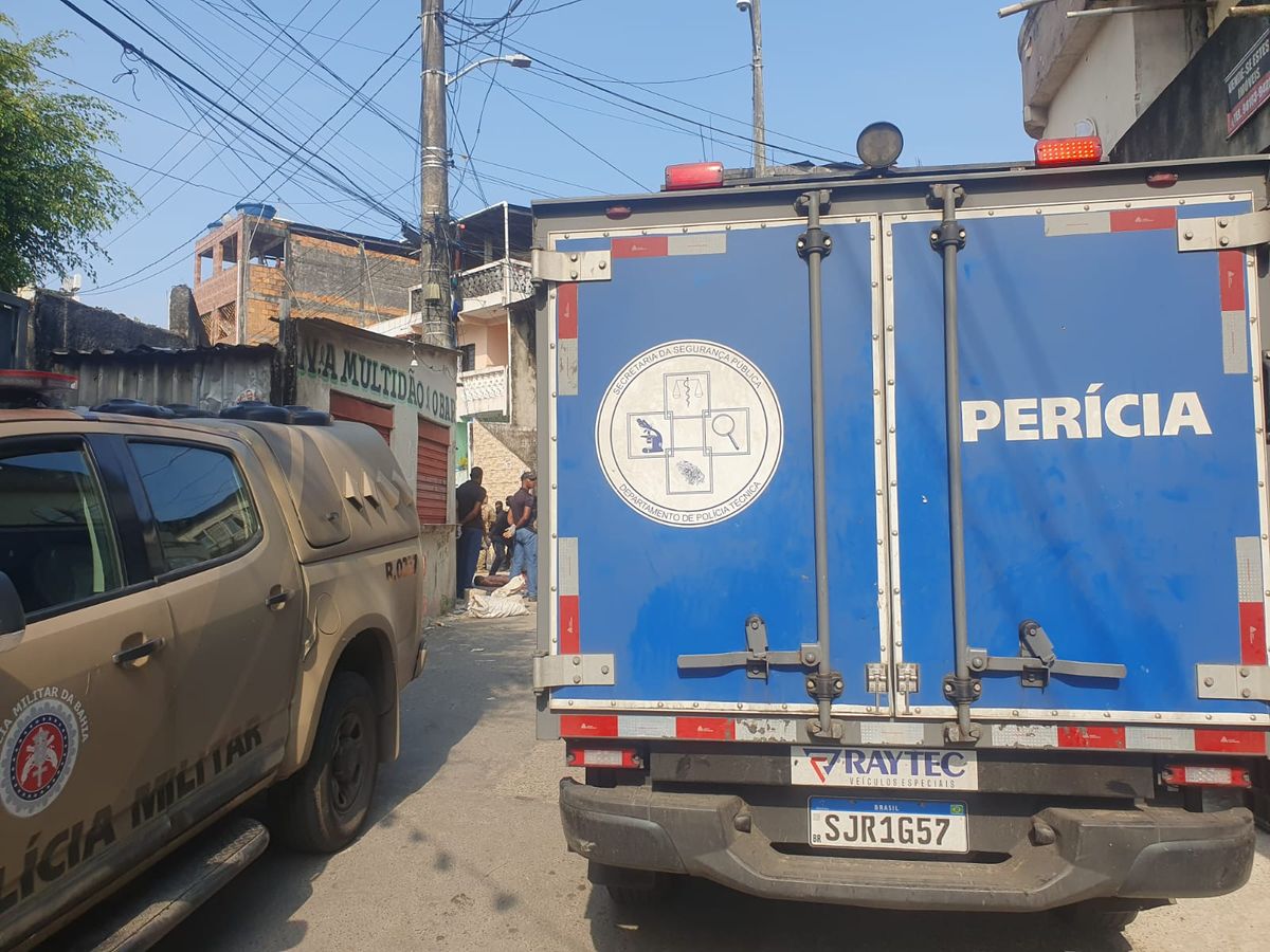 Imagem de Três corpos são encontrados em terreno baldio no bairro do Retiro, em Salvador