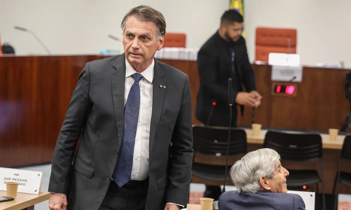 Imagem de Bolsonaro pede ao STF autorização para receber aliados na Papudinha