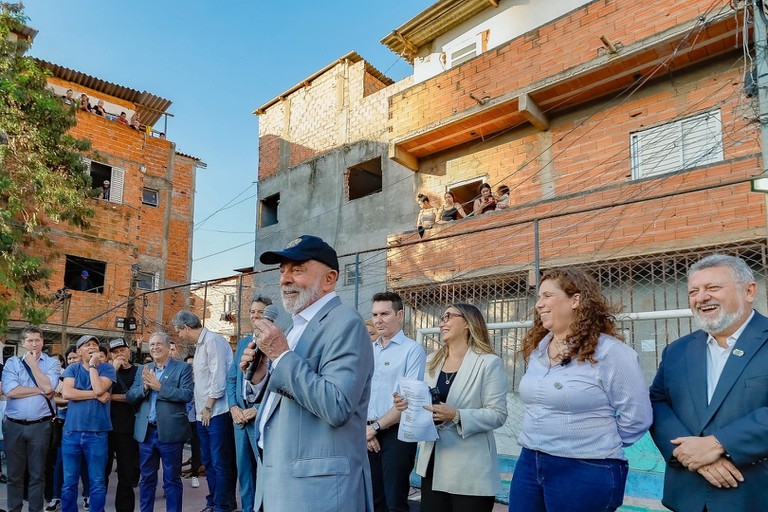 Márcio Macêdo e secretários se reuniram com associação sediada em local onde o PCC armazenava drogas na Favela do Moinho, em São Paulo (SP)