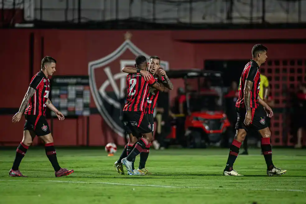 Imagem de Vitória goleia Juazeirense no Barradão, vence a primeira em 2026 e sobe na tabela do Baiano