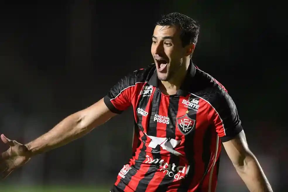 Imagem de Vitória vence Bahia em clássico no Barradão e respira na luta para sair do Z-4