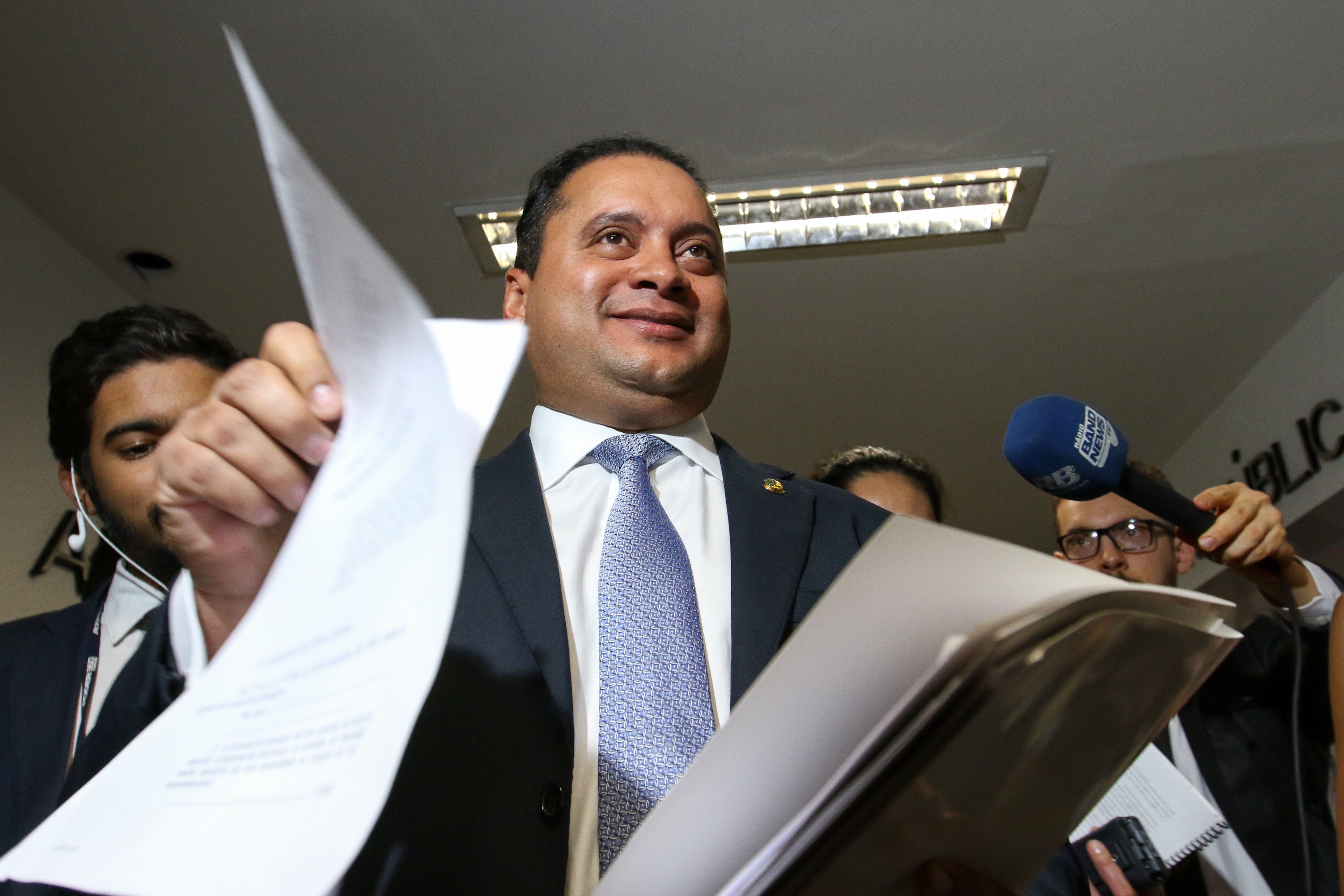 Imagem de Filho de secretário afastado da Previdência atua em gabinete de senador alvo da PF