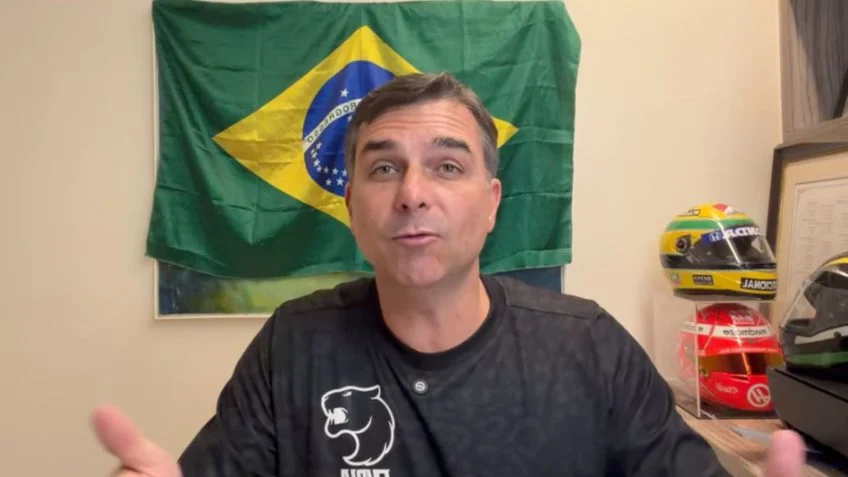 Imagem de Flávio Bolsonaro prepara motociatas pelo país e terá ato em Juiz de Fora durante campanha