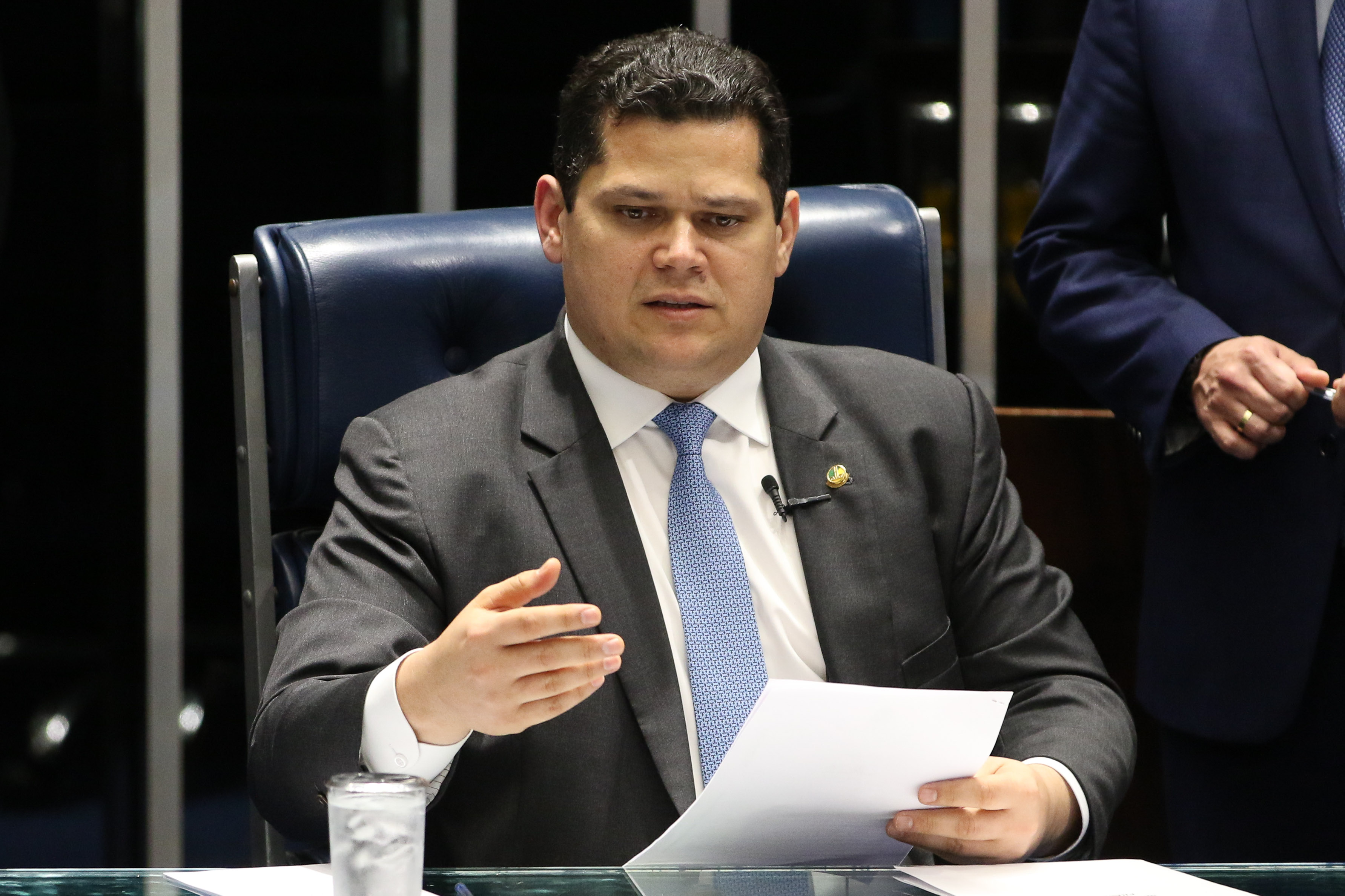 Imagem de Ministros do STF pressionam Alcolumbre para barrar instalação da CPMI do Banco Master