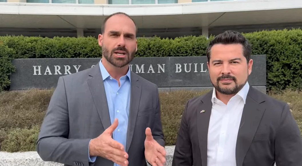 Imagem de Em Washington, Eduardo Bolsonaro é recebido por equipe de Trump às vésperas de reunião Vieira–Rubio