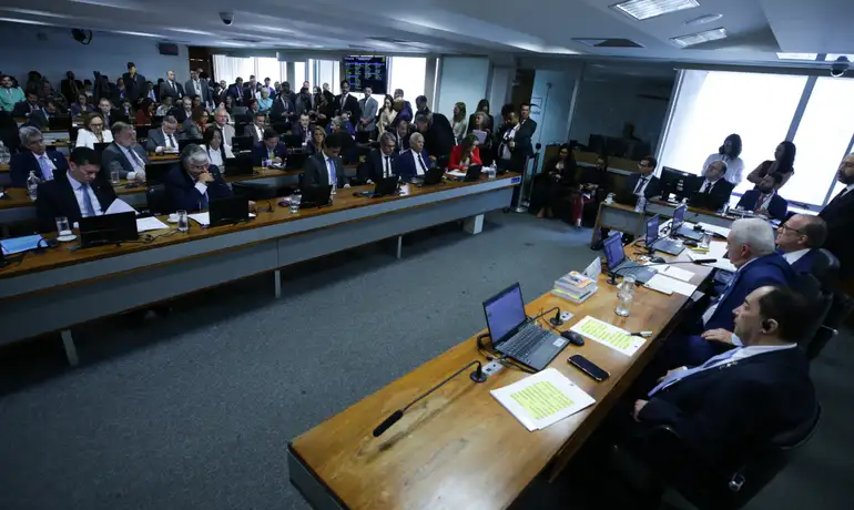 Imagem de Câmara aprova projeto que limita decisões monocráticas do STF