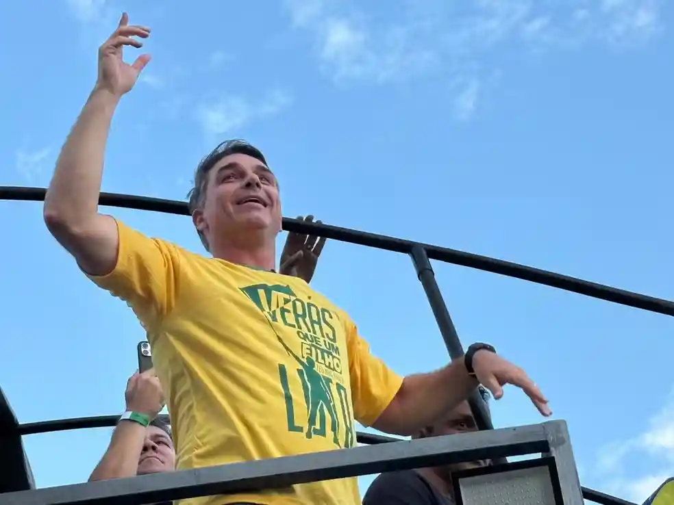 Imagem de Flávio Bolsonaro defende impeachment de Alexandre de Moraes em Belém