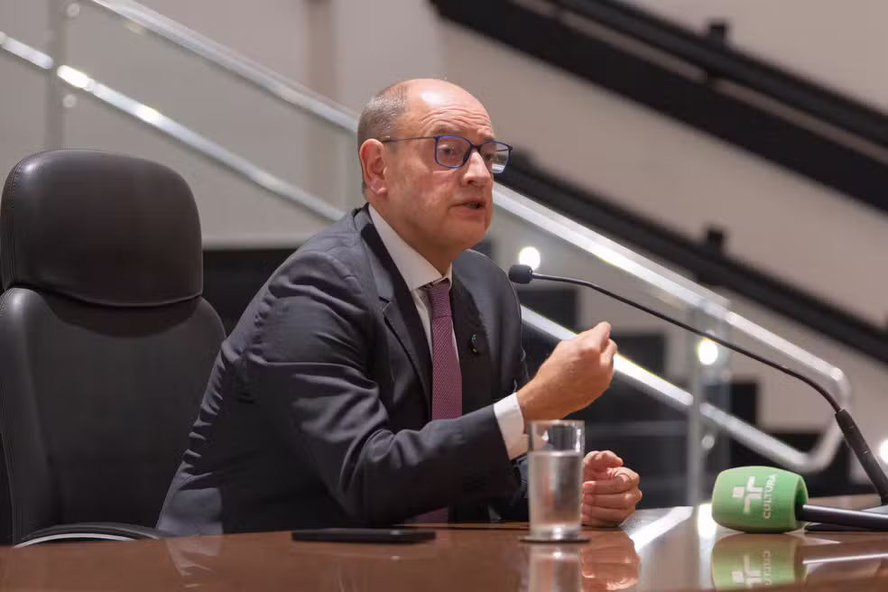 Imagem de Governador interino do RJ exonera mais 94 servidores