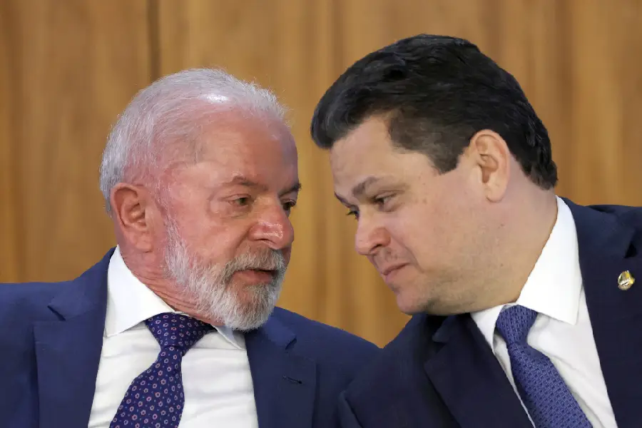 Imagem de Alcolumbre retoma aliança com Lula e elogia presidente durante agenda no Amapá