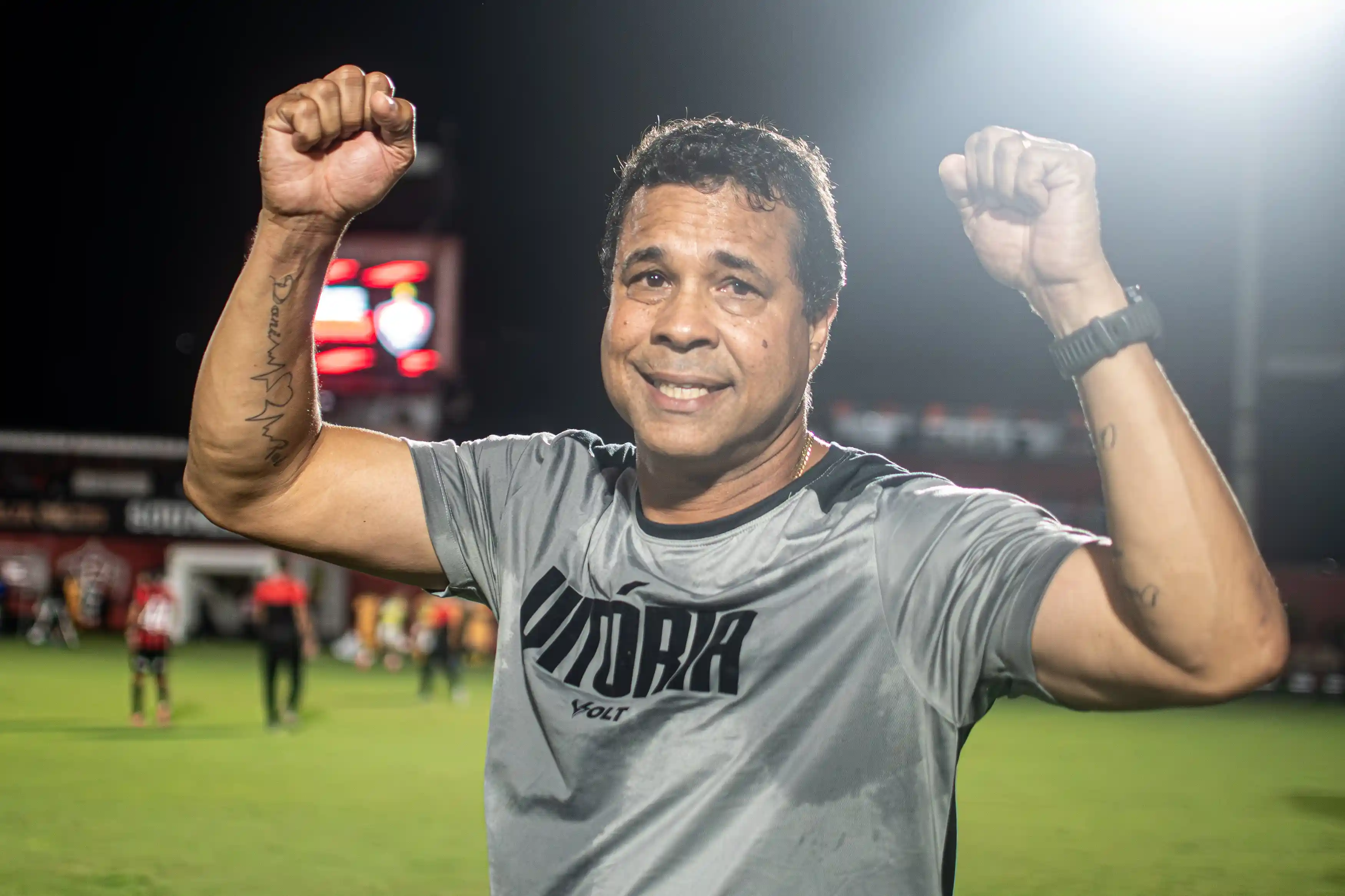 Imagem de Vitória efetiva Rodrigo Chagas como técnico principal após período interino