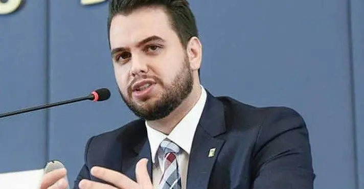 Imagem de Defesa de Filipe Martins apresenta ata notarial para contestar prisão preventiva