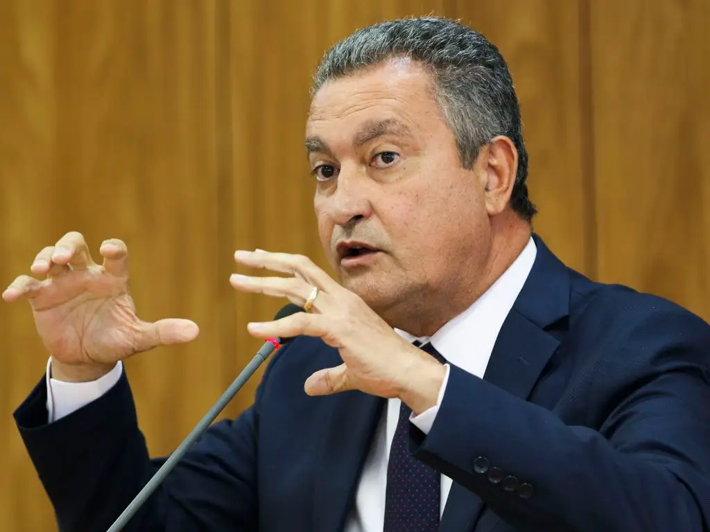 Imagem de Rui Costa receberá seis meses de salário da União após deixar ministério