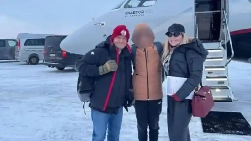 Imagem de Fotos mostram Lulinha em viagens de jatinho de luxo ao lado de lobista investigada pela PF