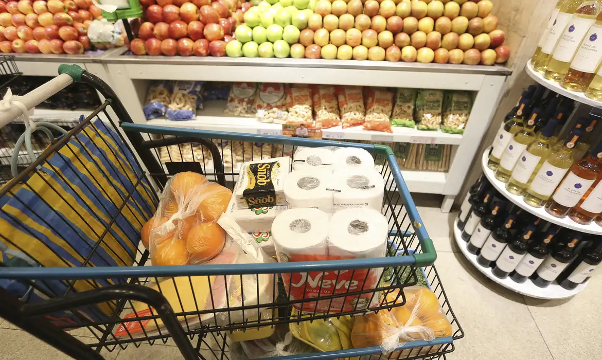 Imagem de Prévia da inflação acelera em maio e alimentos pressionam orçamento das famílias