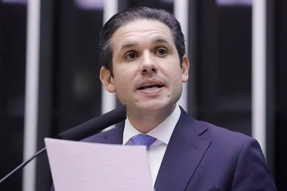 Imagem de Hugo Motta cria comissão especial para analisar redução da maioridade penal